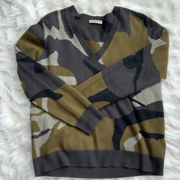 Burberry Brit %100 Cashmere Sweater. Size M - Picture 5 of 9